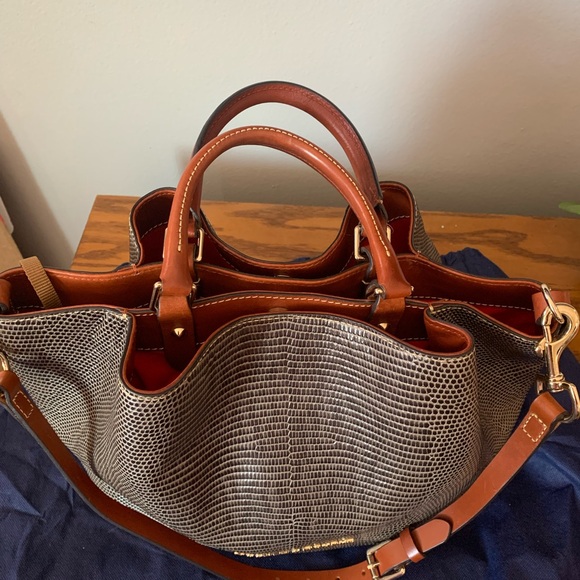 Dooney & Bourke Embossed Lizard Large Barlow Tote - Picture 4 of 6